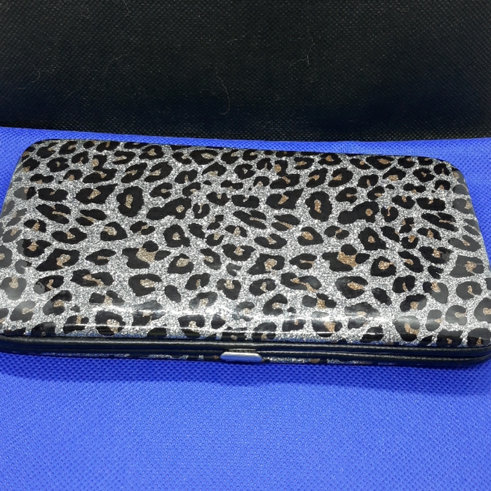 Wallet - glitter leopard print with clasp closure